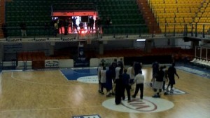 Brindisi tifosi all'allenamento di basket