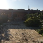 La casa dove è stato rinvenuto l'uomo carbonizzato