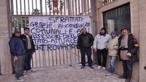 protesta sfrattati comune