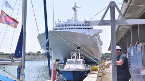 nave crociera in porto