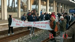 protesta blocco treni xylella san pietro 2