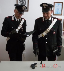 FOTO 4 MILITARI CISTERNINO CON ARMA