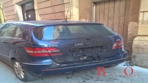auto incendiata via manara