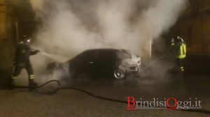 incendio auto brindisi 2