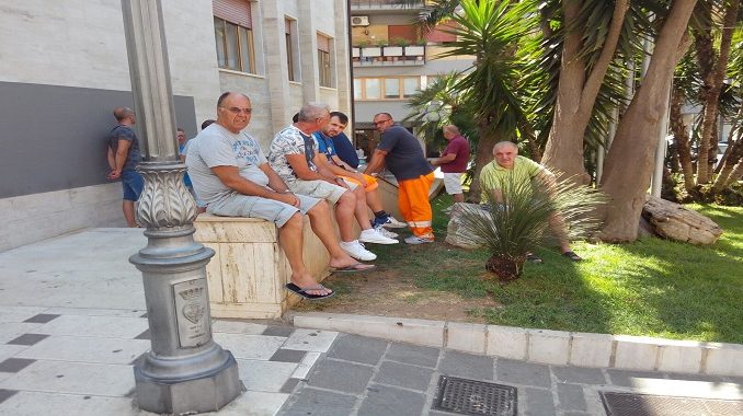 protesta rifiuti