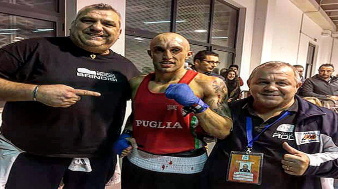 Andrea Argento fra i tecnici della Rodio Fabio Pignataro, a sinistra, e Lino Mazza, a destra