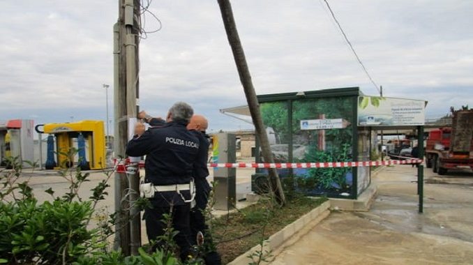sequestro distributore acqua