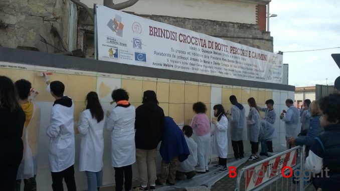 Il murale Brindisi crocevia di rotte, percorsi e cammini