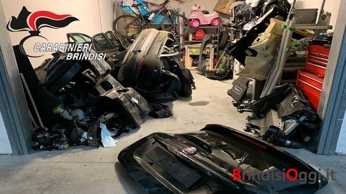 Brindisi. Foto di 66 parti meccaniche e di carrozzeria (1)