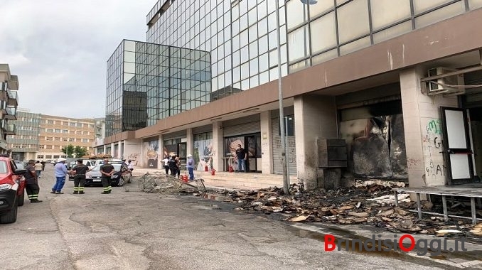 incendio cartoni dok