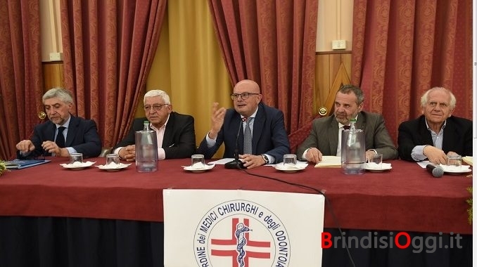 Il tavolo della Presidenza-da sn. AntonioValentini,GiuseppeMartello,ArturoOliva,MarioCriscuolo,AurelioMoles