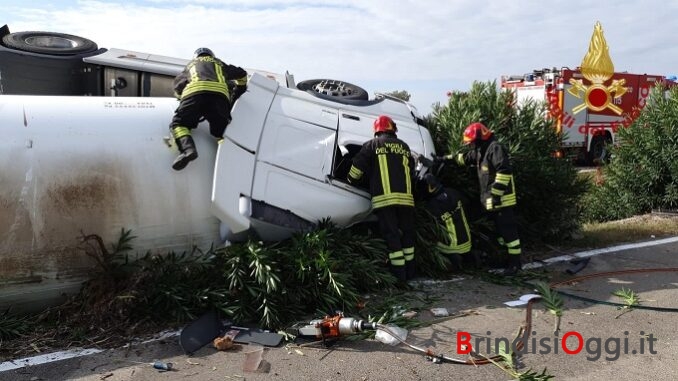 camion ribaltato statale 379