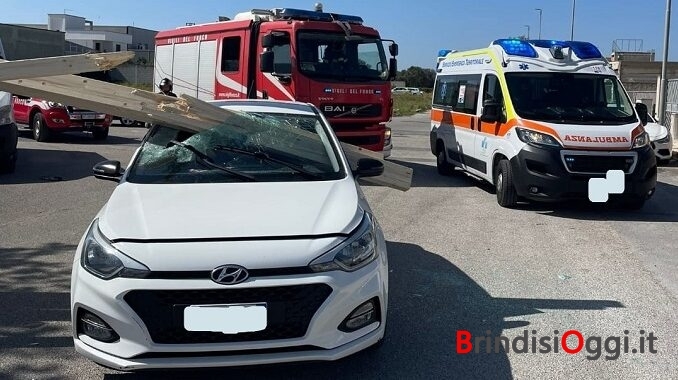 incidente asta di legno
