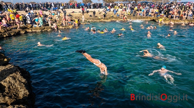 "Tuffo di capodanno", sono 250 le iscrizioni, ci sono anche 24 minori ...