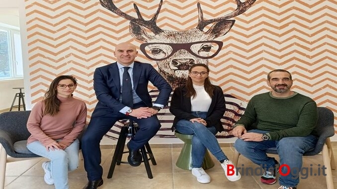 Pierangelo Argentieri con lo staff dell'Ostello